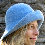 Felted hat with brim