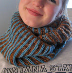 Newsprint ribbed cowl in the round free knitting pattern