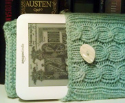 Cabled Kindle Sleeve free knitting pattern